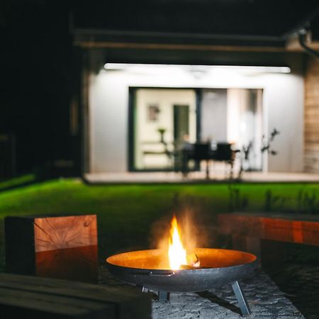 Roubenka "Tam Kde Lisky Davaji Dobrou Noc" Cerný Dul Exterior foto