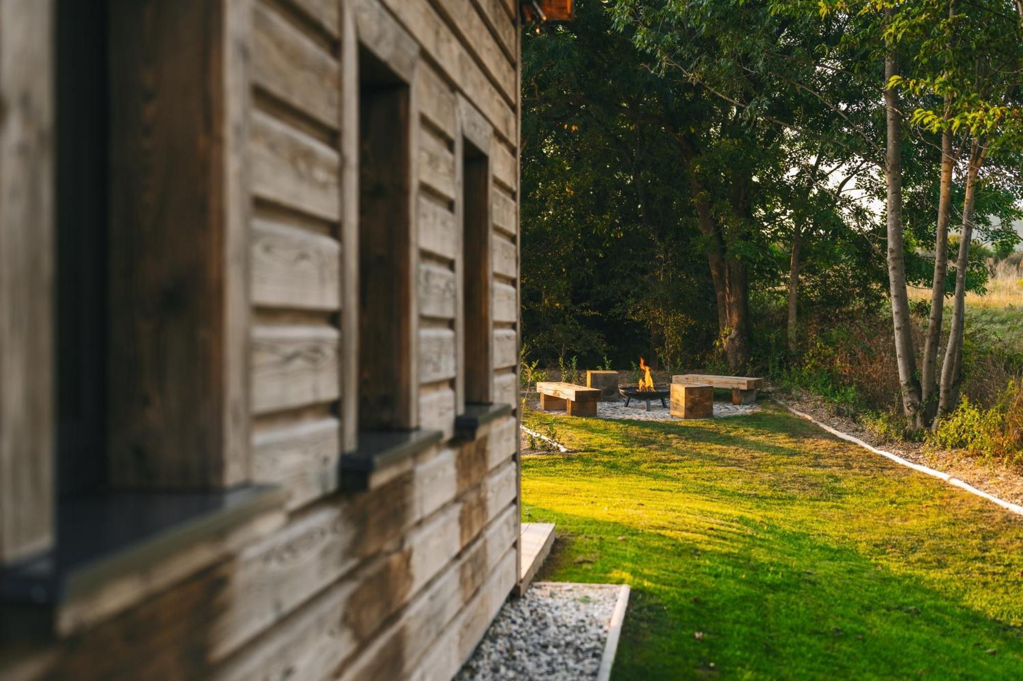 Roubenka "Tam Kde Lisky Davaji Dobrou Noc" Cerný Dul Exterior foto